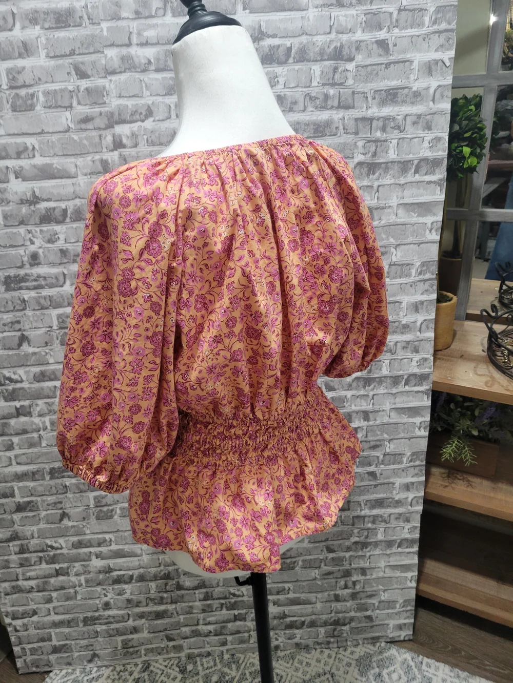 Old Navy Peach and Pink Floral V-Neck Smocked Waist Puff Sleeve Blouse Womens S